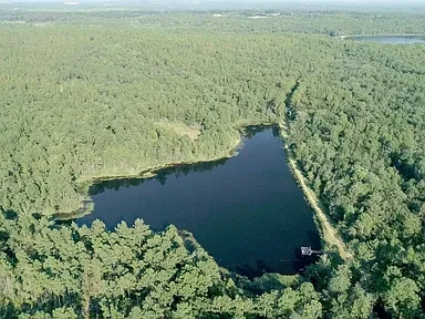 Private lake at Deer Park Plantation